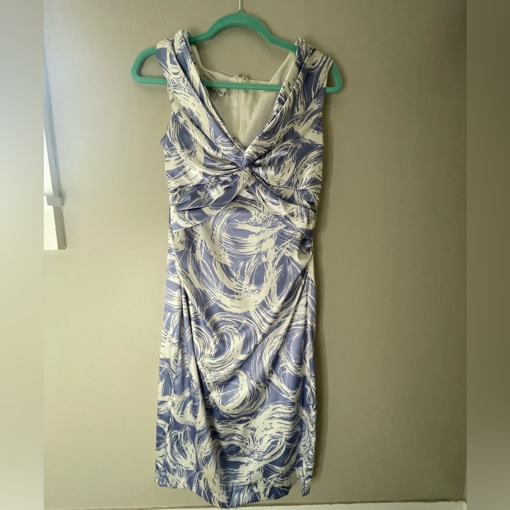 Maggy London size 8 cocktail dress with sweetheart neckline